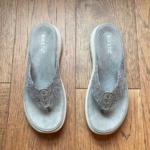 BRINKLEY REEF T-STRAP FLIP FLOPS - SIKETU